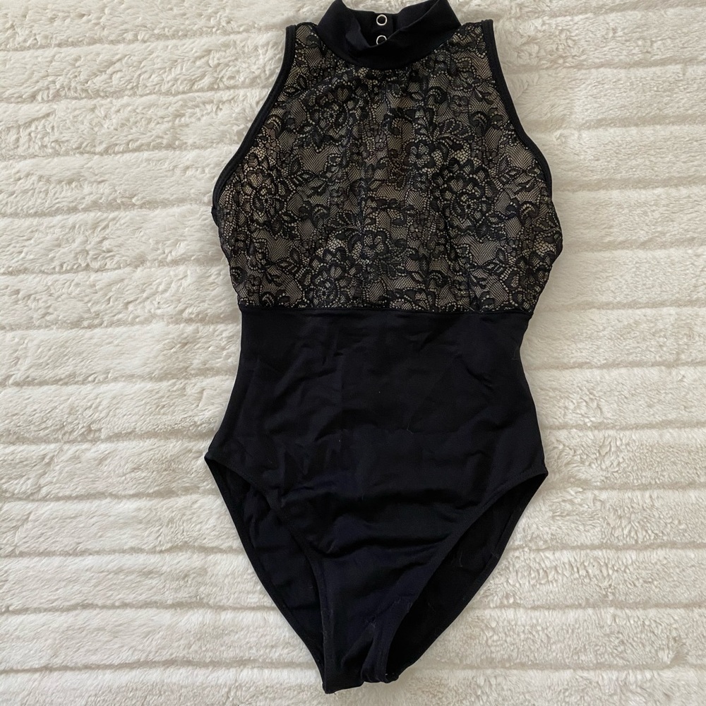 Leotard with design! Super cute!! Adult small!